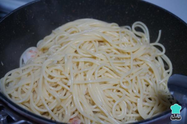 Recette Spaghetti aux crevettes à l'ail - Étape 6