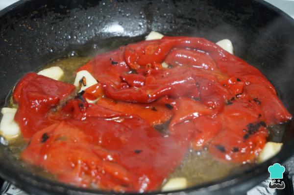 Recette de Merlu à la sauce piquillo - Étape 2