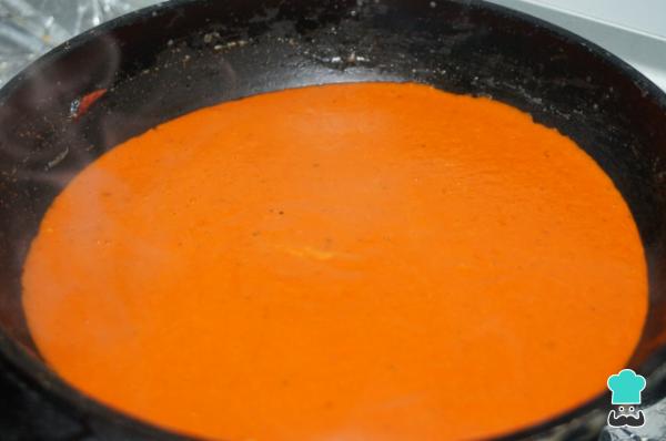 Recette de Merlu à la sauce piquillo - Étape 4