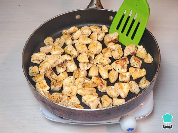 Recette de nouilles au poulet sautées - Étape 1