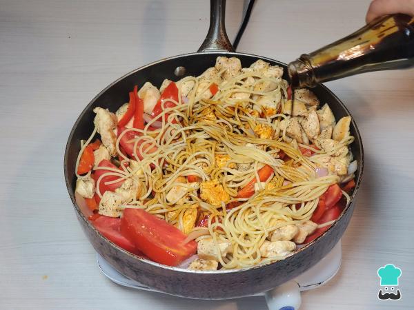 Recette de nouilles au poulet sautées - Étape 7