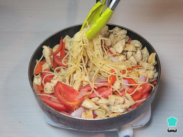 Recette de nouilles au poulet sautées - Étape 6