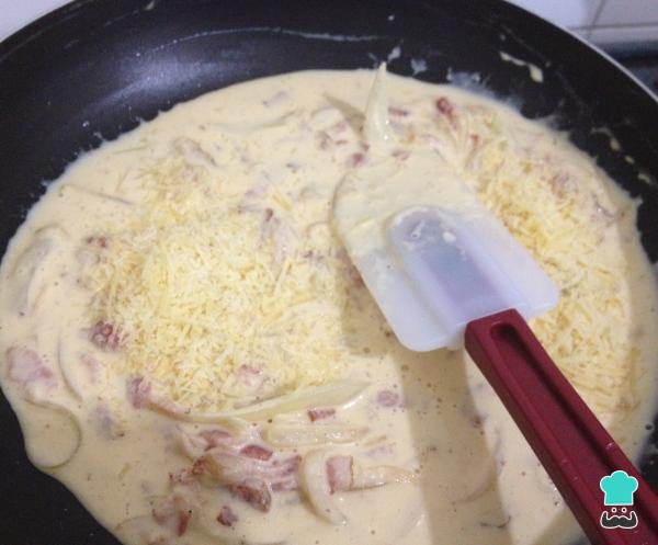 Recette de Macaroni carbonara à l'oignon - Étape 6