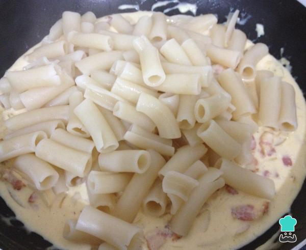 Recette de Macaroni carbonara à l'oignon - Étape 8