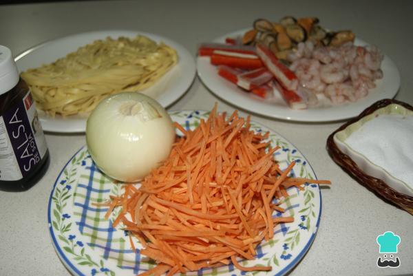 Recette de Nouilles aux fruits de mer et sauce soja - Étape 1
