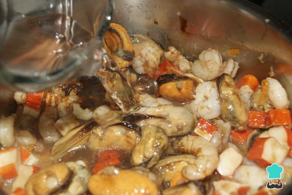 Recette de Nouilles aux fruits de mer et sauce soja - Étape 7