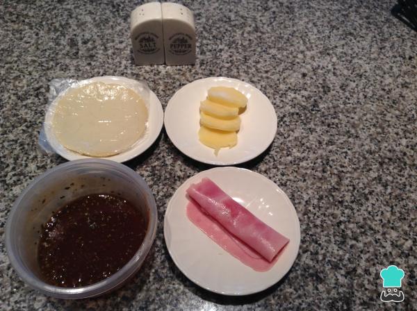 Recette de mini pizza au fromage et au jambon - Étape 1