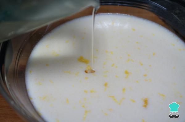 Recette de Gâteau moelleux aux poires - Étape 1
