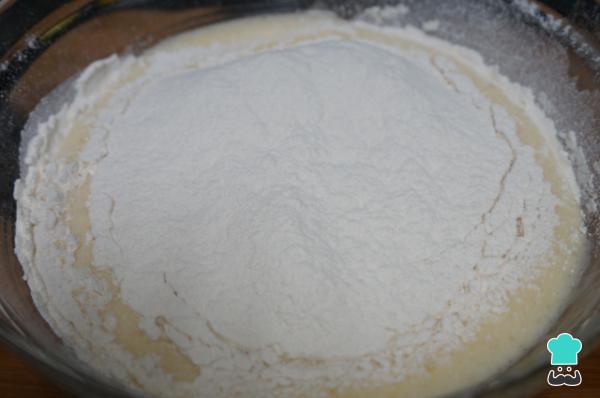 Recette de Gâteau moelleux aux poires - Étape 2