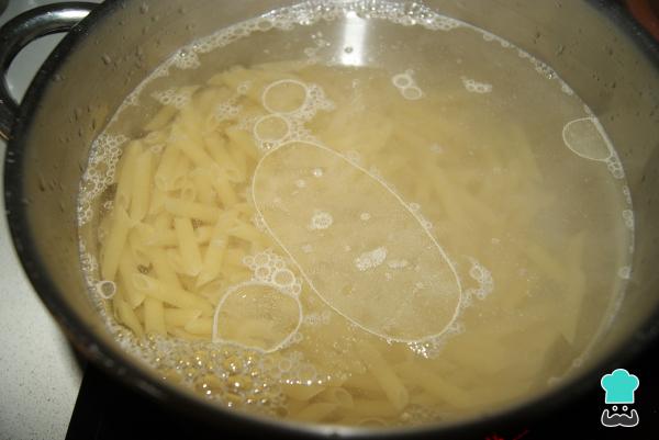 Recette de Macaroni à la viande et à la tomate - Étape 1