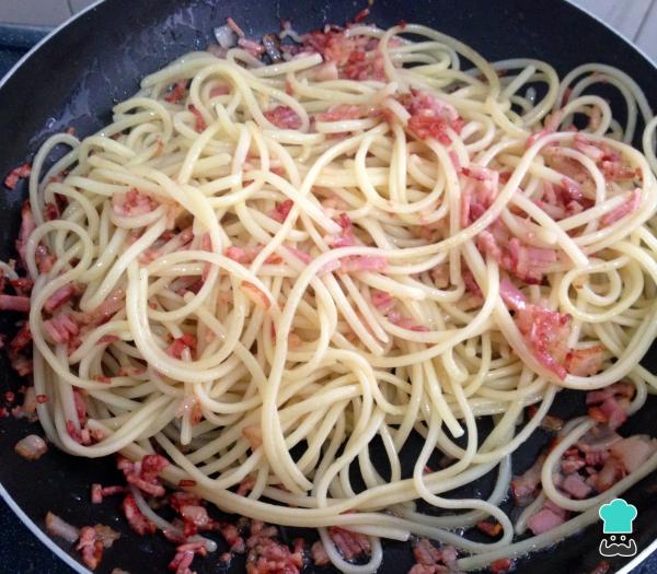 Recette des Spaghetti carbonara à la crème - Étape 5