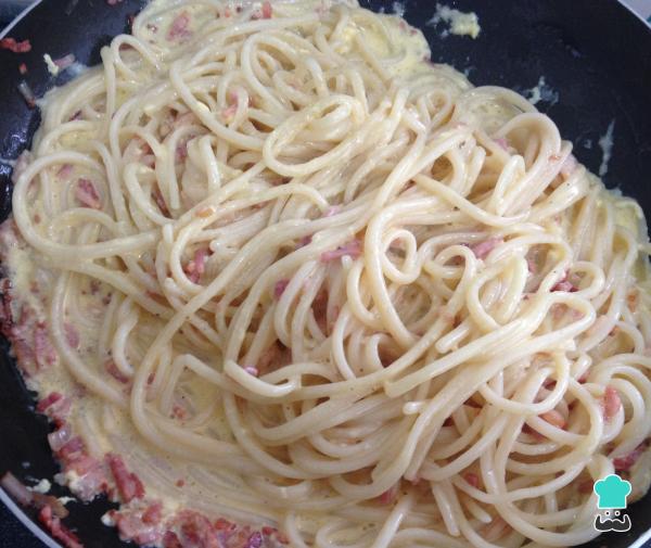 Recette des Spaghetti carbonara à la crème - Étape 6