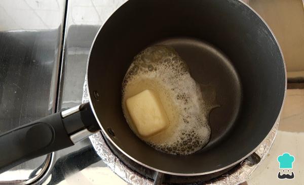 Recette du Pain des morts farci à la crème - Étape 1