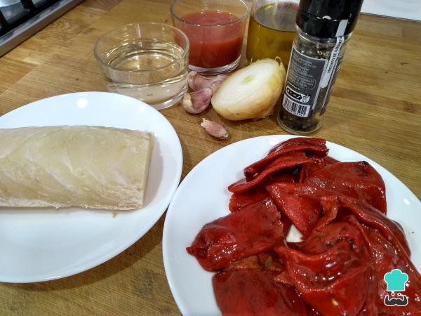 Recette de morue à la sauce piquillo - Étape 1
