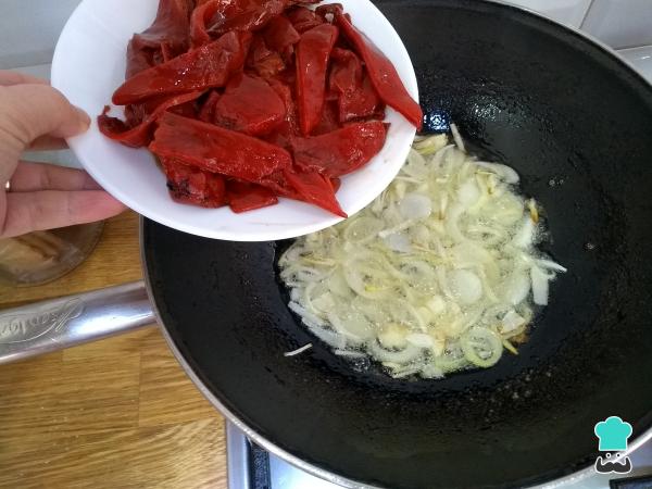 Recette de Morue à la sauce piquillo - Étape 3