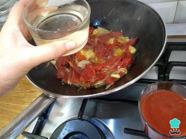 Recette de Morue à la sauce piquillo - Étape 4