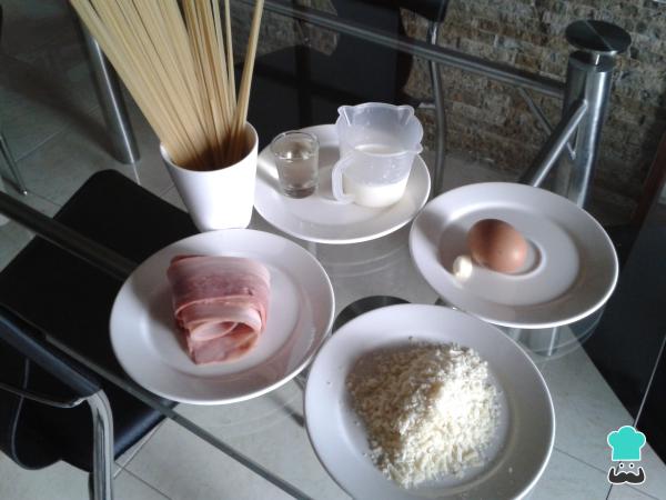 Recette Spaghetti carbonara à la crème - Étape 1