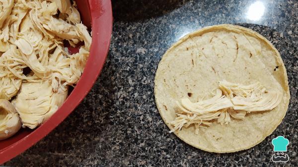 Recette de Flautas au poulet et au fromage - Étape 3