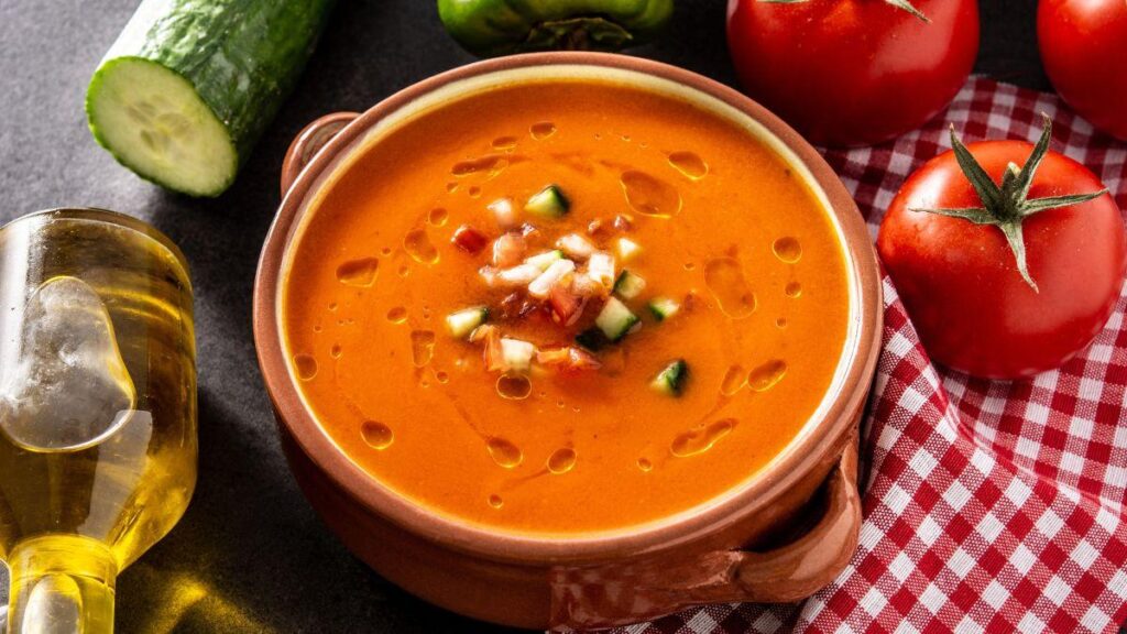 Les grands-mères et les chefs andalous sont d’accord : « Un bon gaspacho ne contient pas de crème, la clé est dans la tomate et l’huile d’olive »