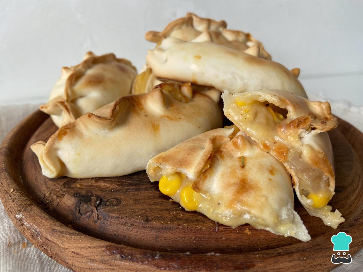 Recette d'empanadas au maïs et à la sauce blanche