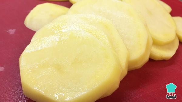 Recette de Cabillaud au Four avec Pommes de Terre : la recette facile et juteuse parfaite pour Pâques - Étape 1