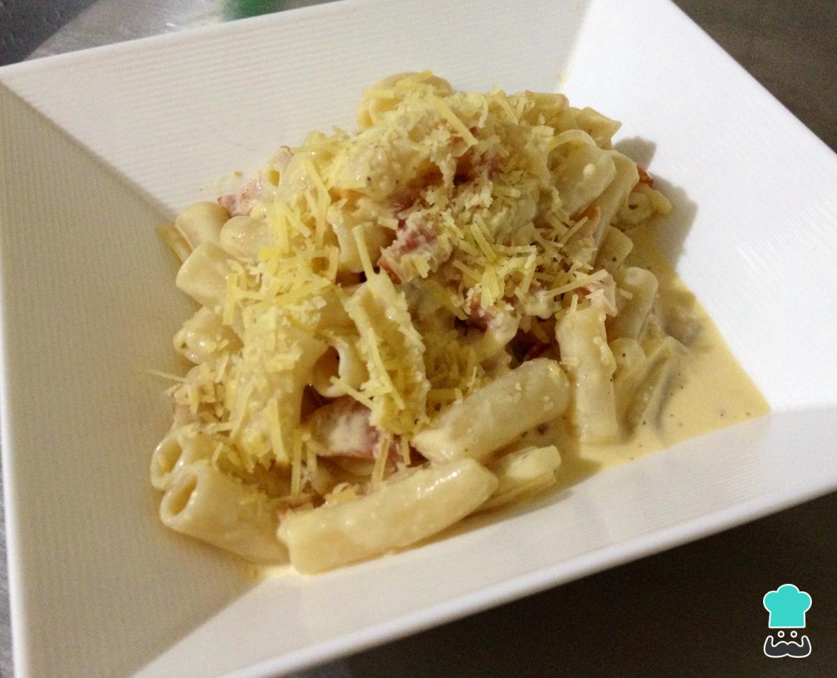 Recette de Macaroni carbonara à l'oignon