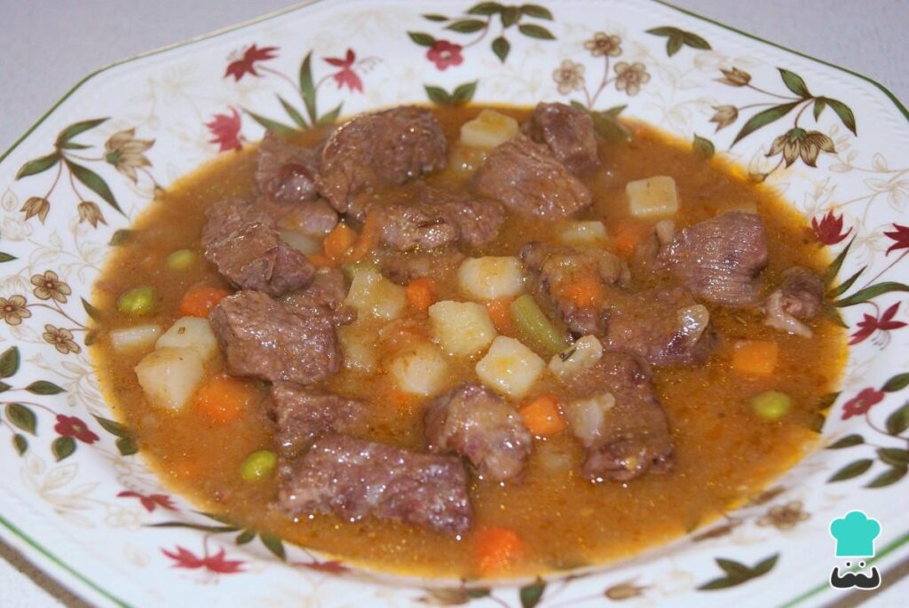 Recette de Ragoût de Bœuf en Sauce aux Légumes