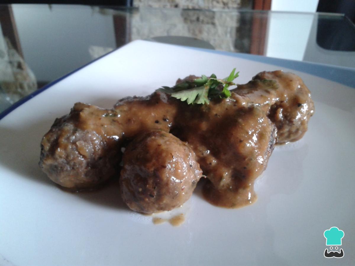 Recette de boulettes de viande de bœuf hachées à la sauce à l'origan