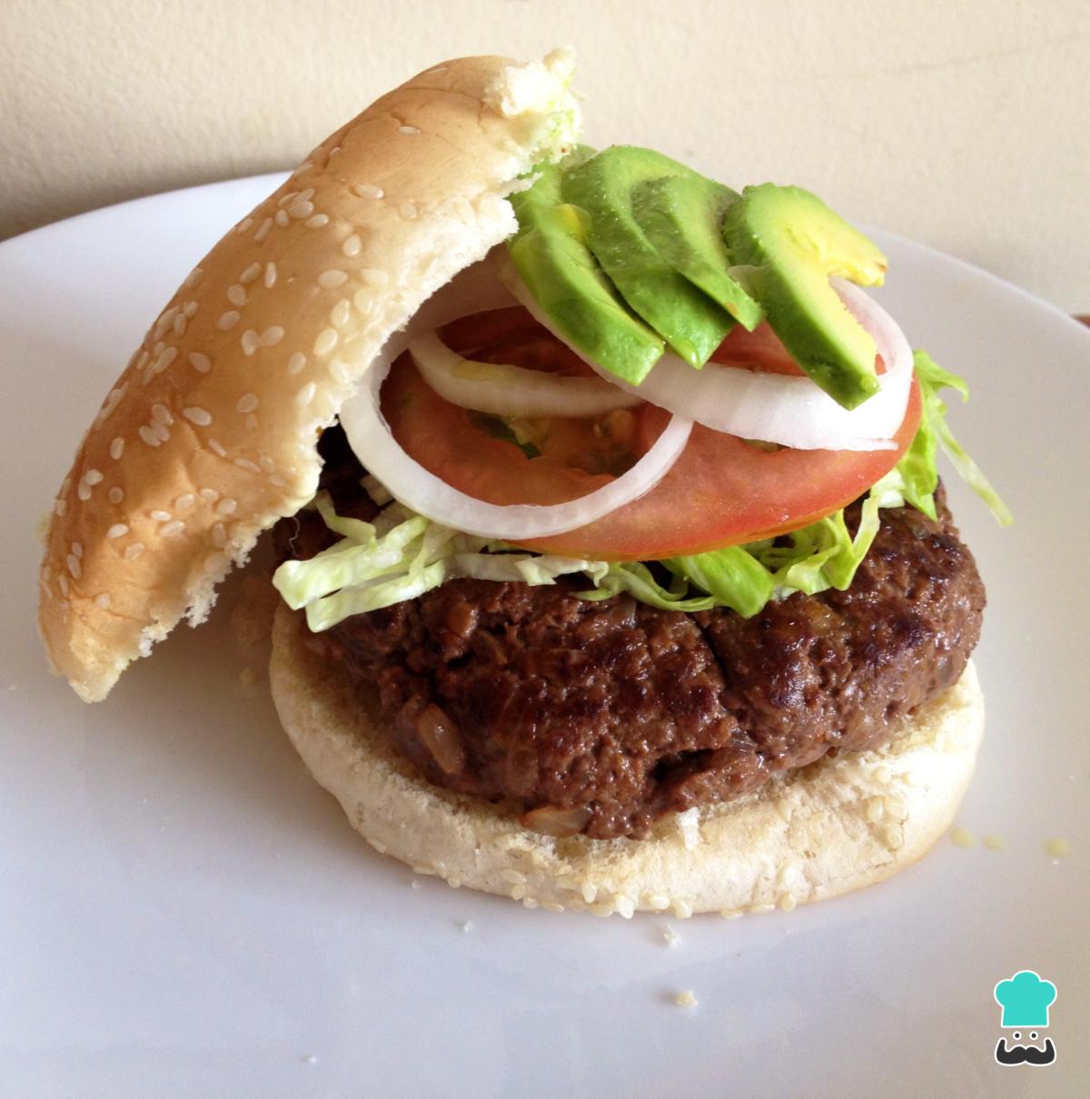 Recette de burger maison à l'oignon