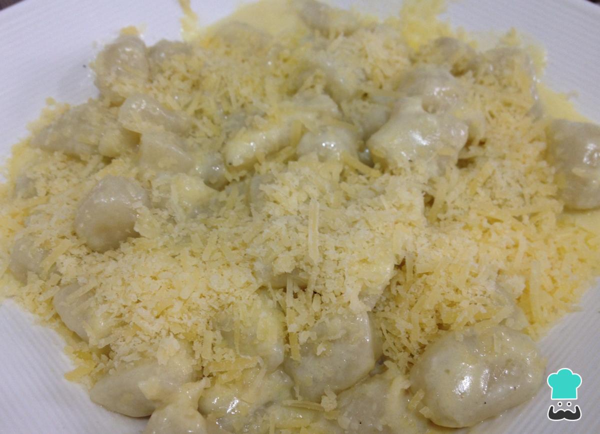 Recette de gnocchis de pommes de terre à la sauce Alfredo