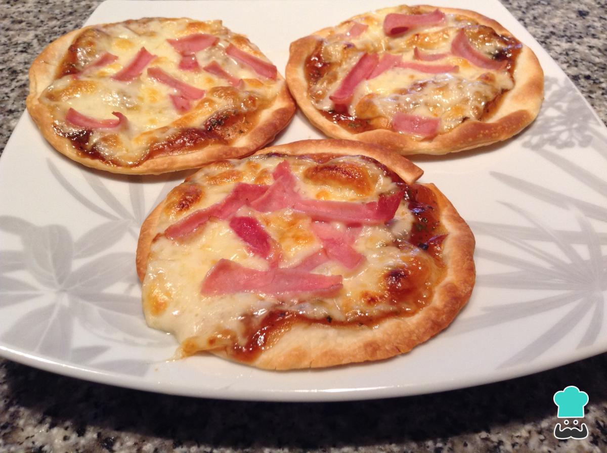 Recette de mini pizza au fromage et au jambon