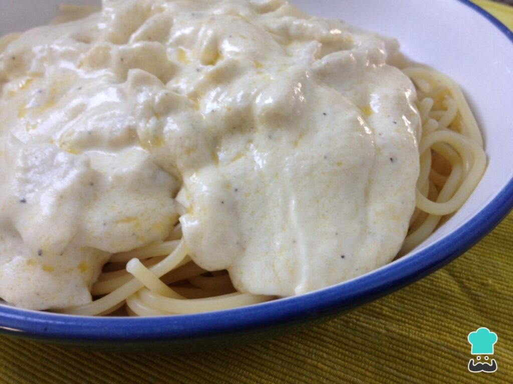 Recette de pâtes au poulet à la sauce Alfredo