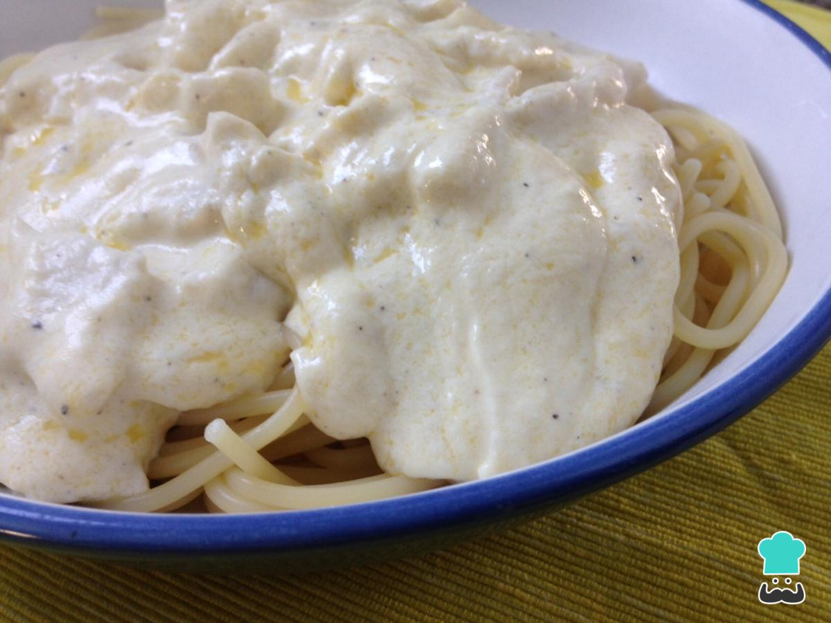 Recette de pâtes au poulet à la sauce Alfredo