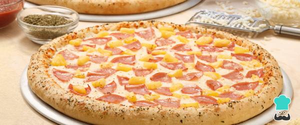 Recette de pizza hawaïenne au jambon et à l'ananas
