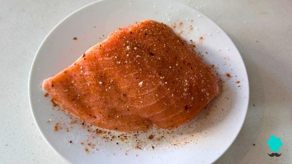 Recette de Salade de Pâtes au Saumon et Avocat : fraîche, satisfaisante et riche en graisses saines - Étape 1
