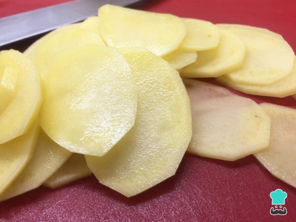 Recette de bar entier au four avec pommes de terre - Étape 1