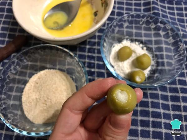 Recette des Olives panées au fromage - Étape 1