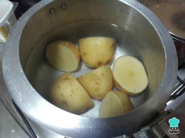 Recette de beignets de cabillaud et pommes de terre sans farine - Étape 1