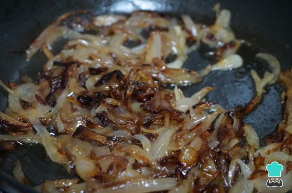 Recette des Mille feuilles de foie à la pomme et oignon caramélisé - Étape 2