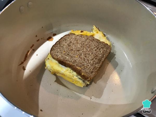 Recette de sandwich aux œufs et au fromage - Étape 6