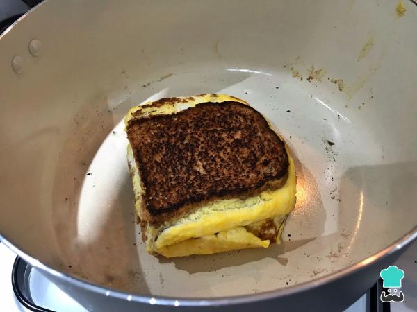 Recette de sandwich aux œufs et au fromage - Étape 7