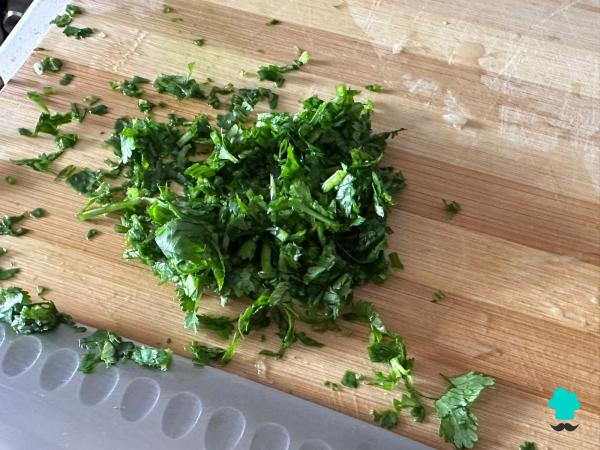 Recette de salade de concombre et yaourt : le plat rafraîchissant, crémeux et simple qui réussit en été pour accompagner n'importe quel plat - Étape 3