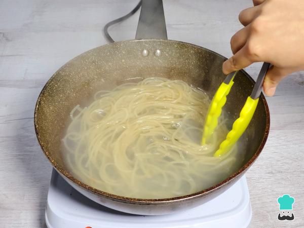 Recette de Nouilles au beurre et à l'ail - Étape 2