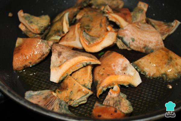 Recette des Chanterelles à l'ail - Étape 3