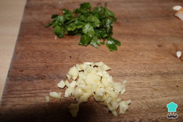 Recette des Chanterelles à l'ail - Étape 2