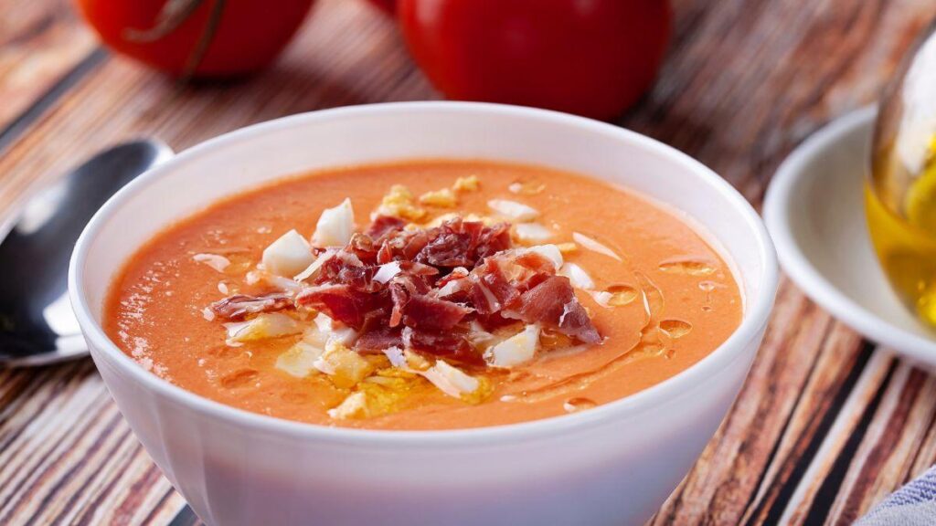 Les chefs cordouans sont d'accord : « Le salmorejo traditionnel ne contient pas d'eau, mais 1 kg de tomates, du pain Telera et de l'huile d'olive »