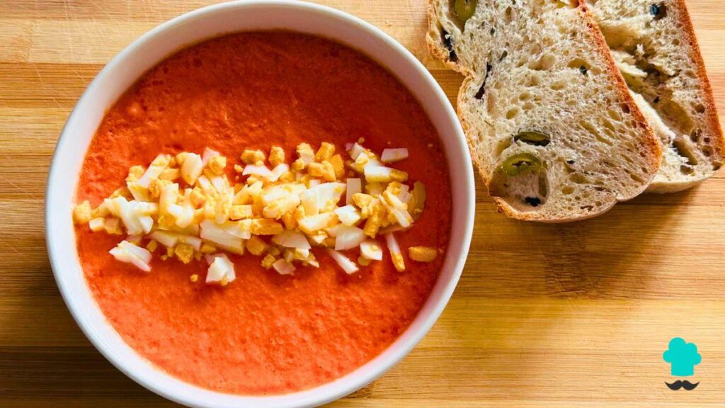 Recette Salmorejo sans pain avec œuf dur : la version la plus légère, crémeuse et riche en protéines