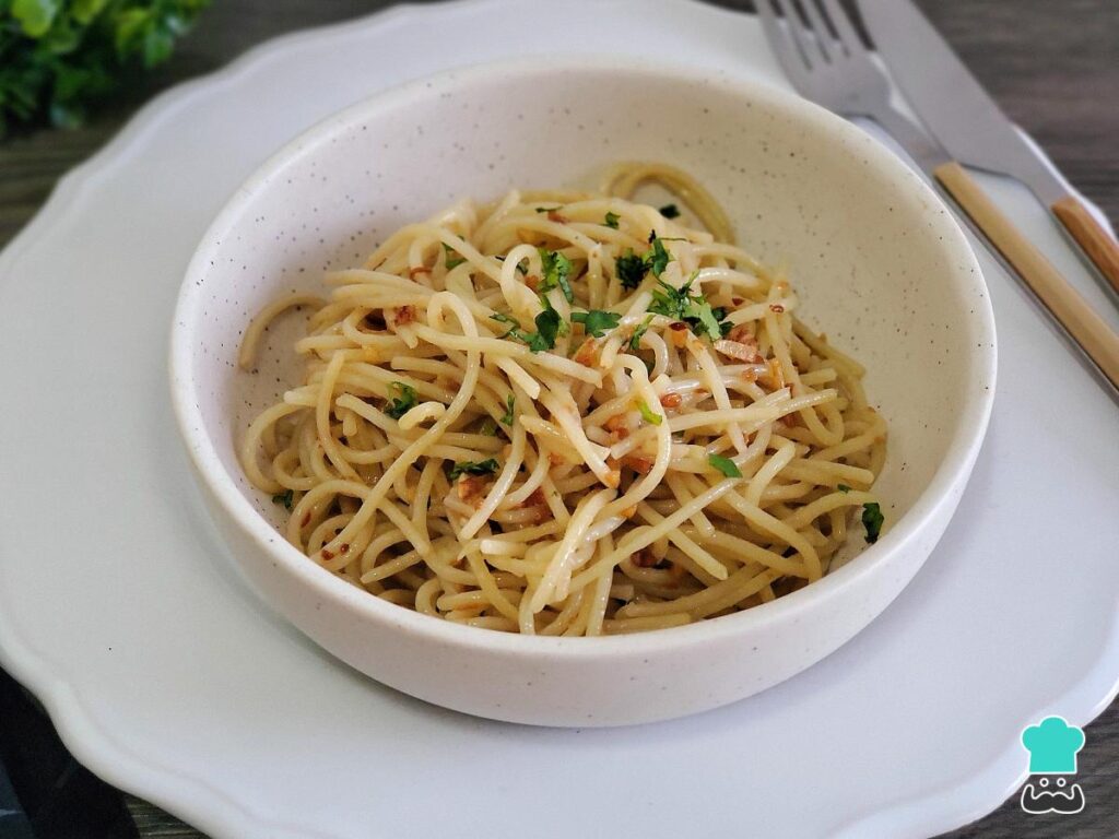 Recette de nouilles au beurre et à l'ail