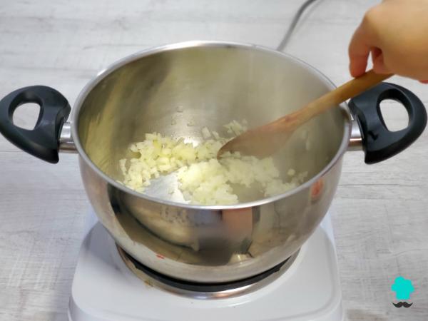 Recette de Cannellonis au thon et aux œufs avec béchamel : la version maison la plus crémeuse et la plus simple - Étape 1