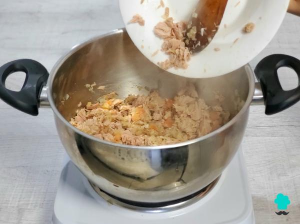 Recette de Cannellonis au thon et aux œufs avec béchamel : la version maison la plus crémeuse et la plus simple - Étape 2